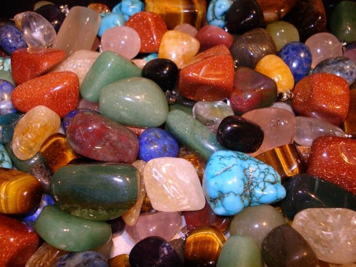 pierres colorées comme talismans de bonne chance