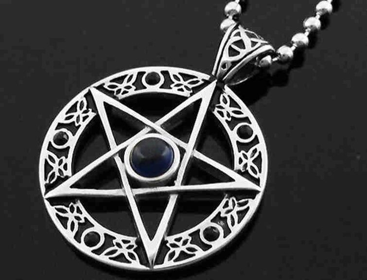 pendentif magique comme amulette de bonne chance